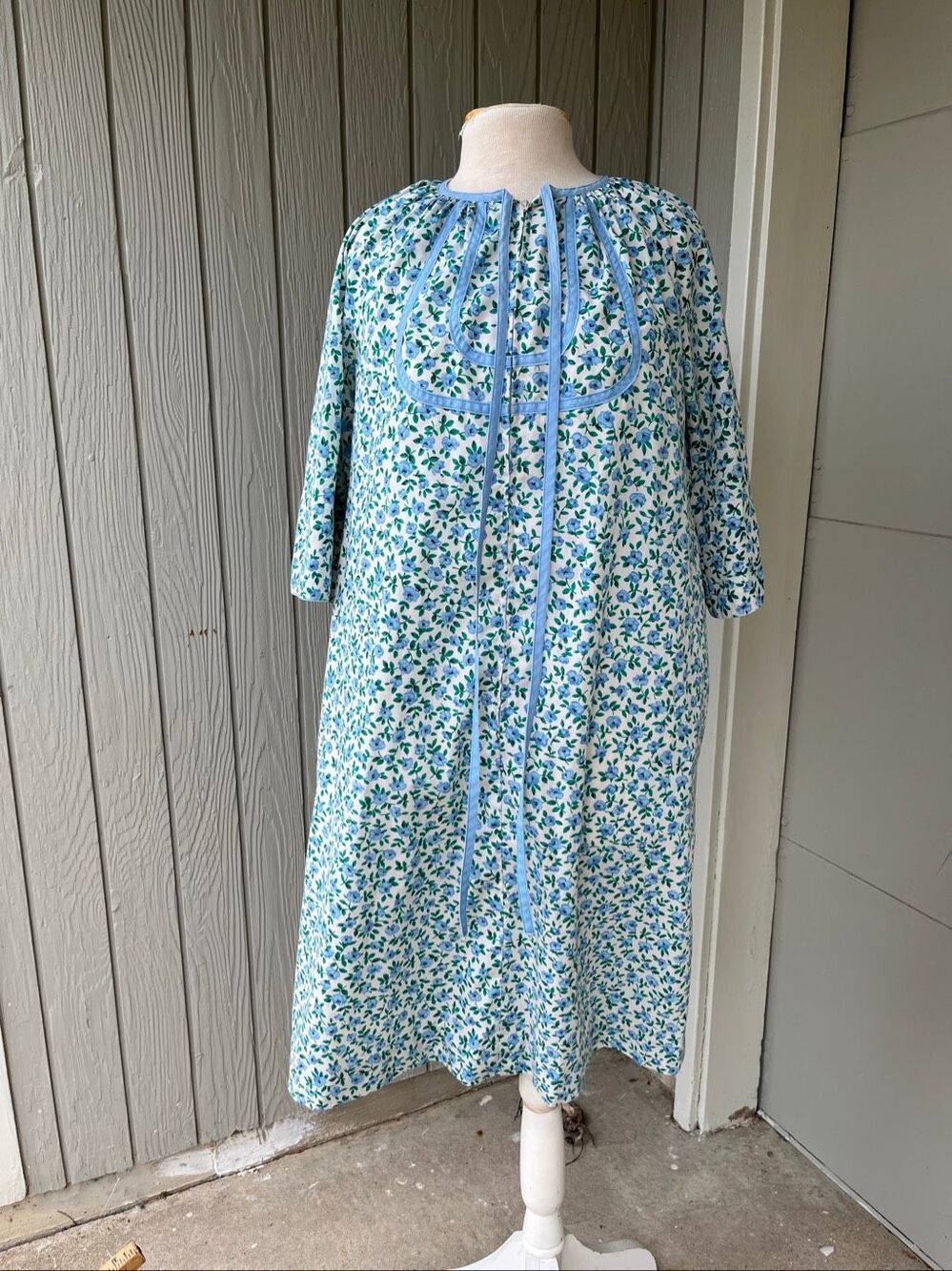 VTG 60s 70s Models Coat Floral House Dress Housecoat Duster Cottagecore